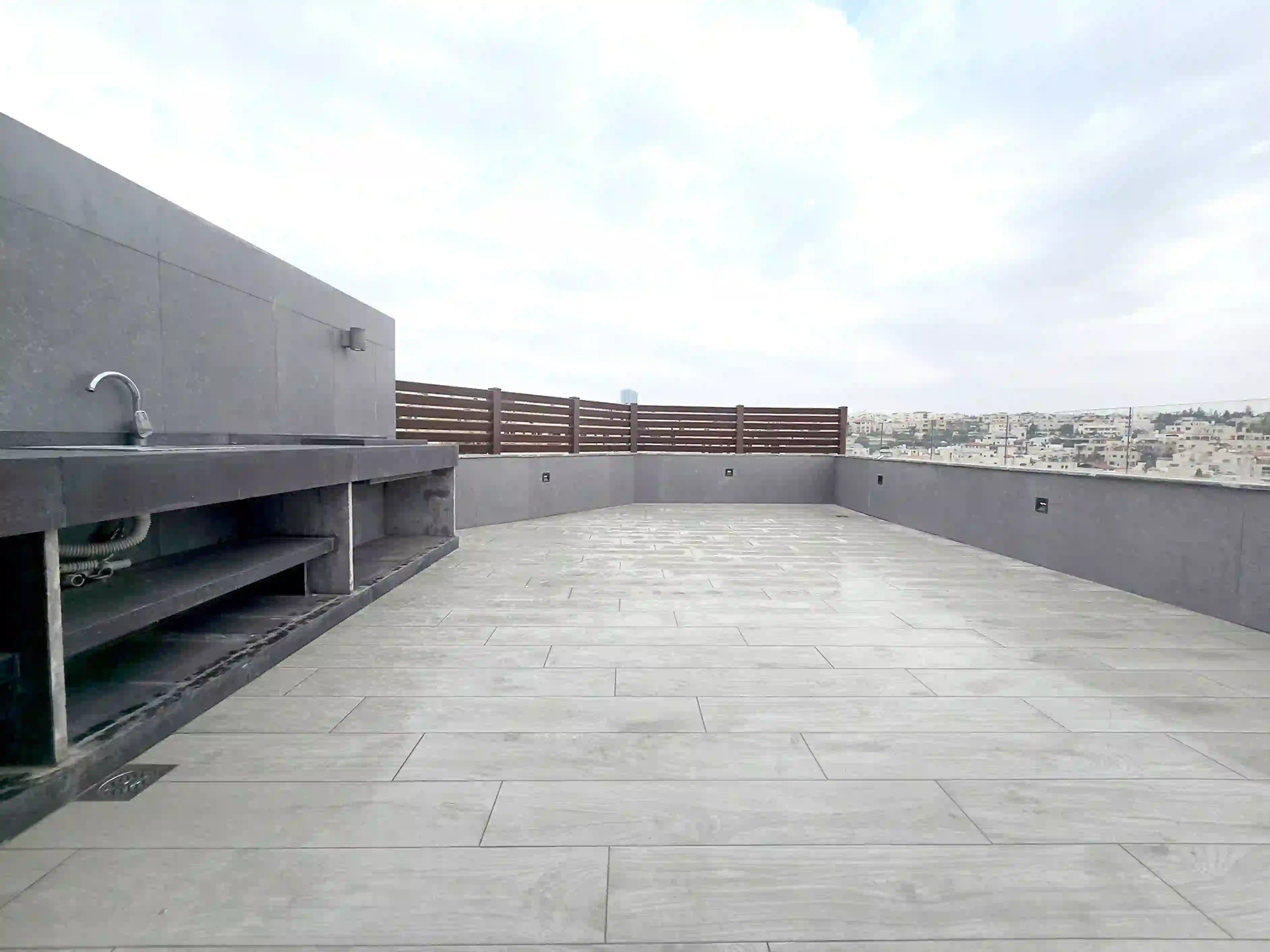 For rent Deir Ghbar Apartment - Image 1