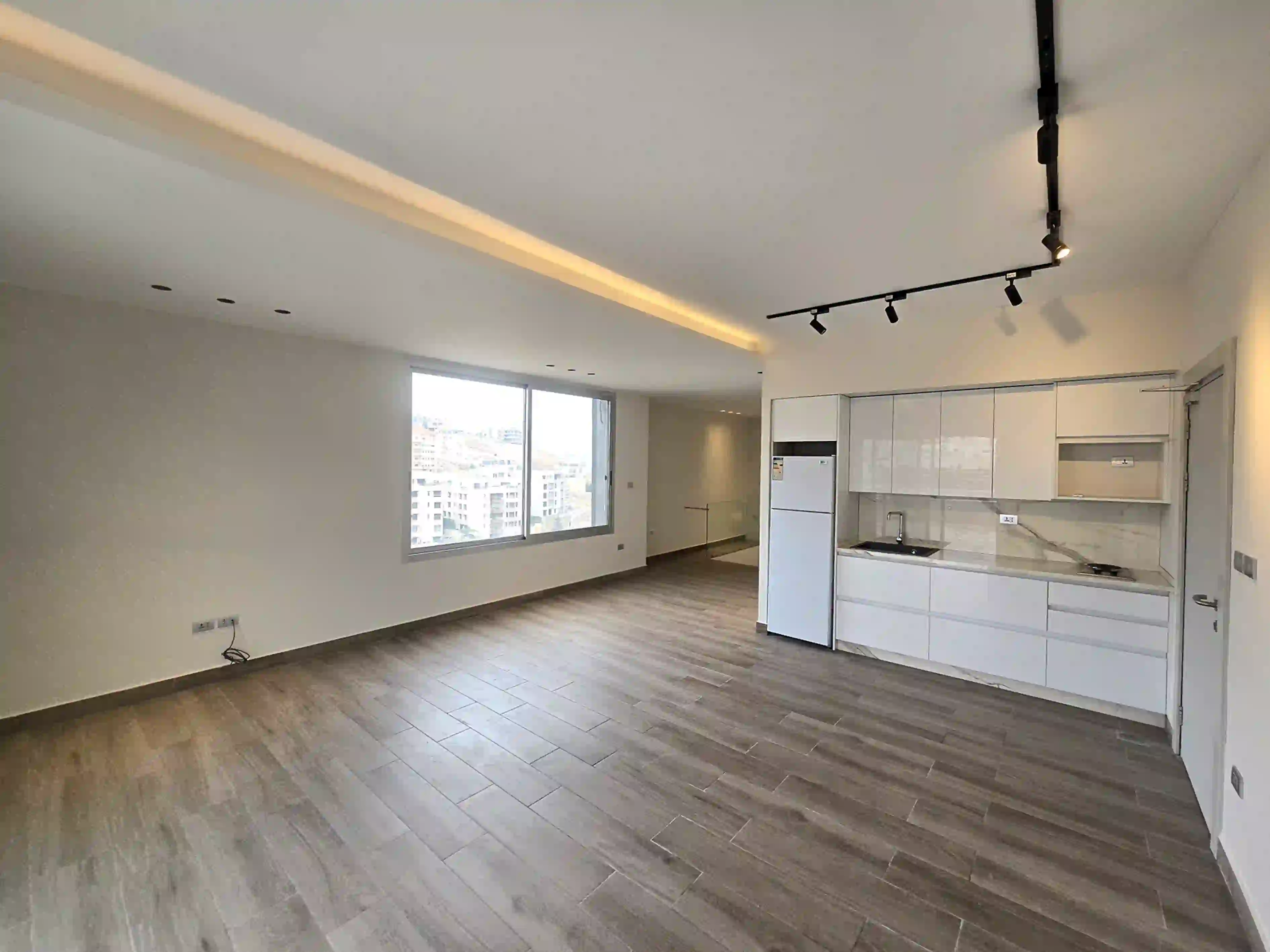 For rent Deir Ghbar Apartment - Image 3