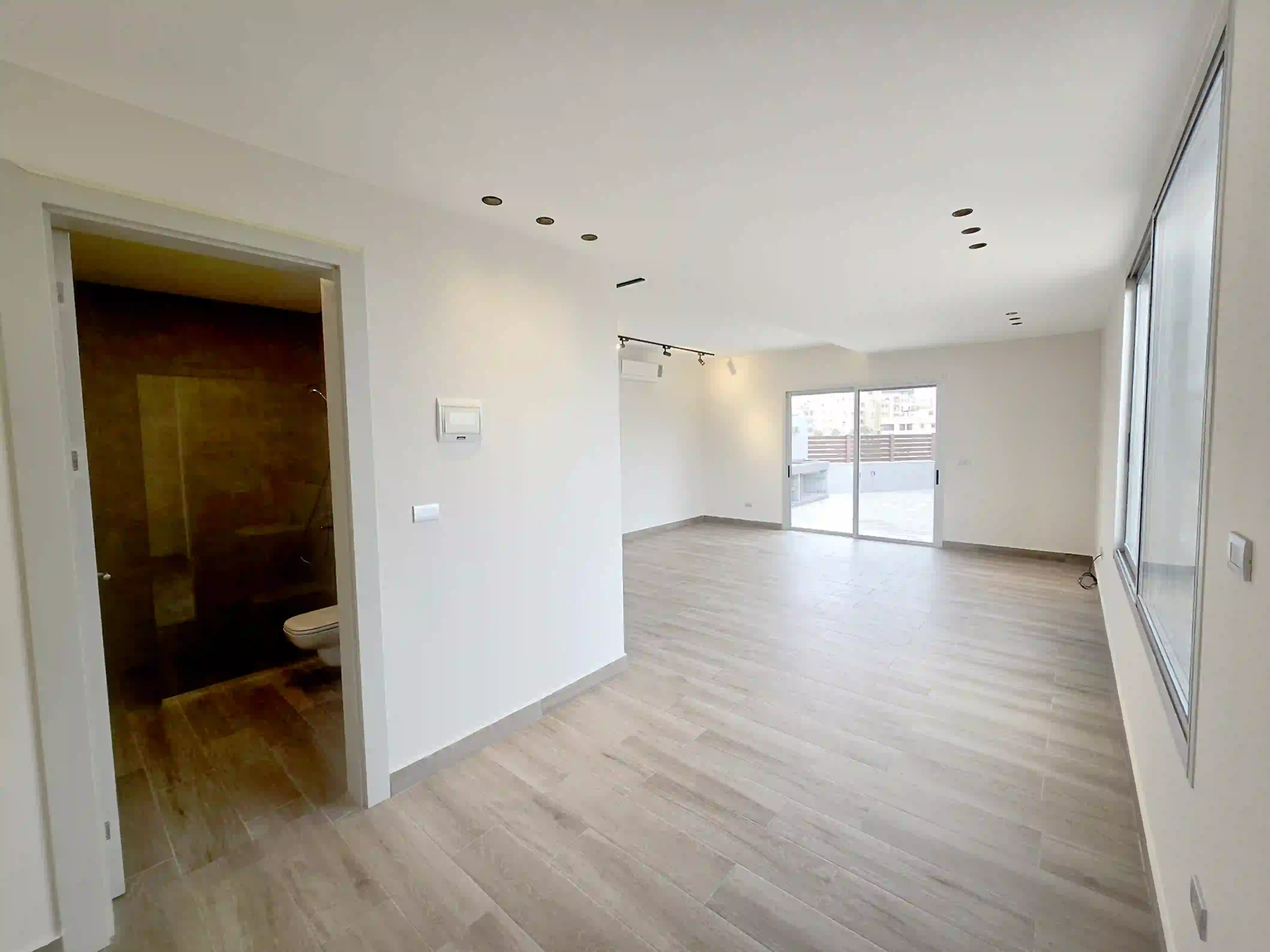 For rent Deir Ghbar Apartment - Image 2