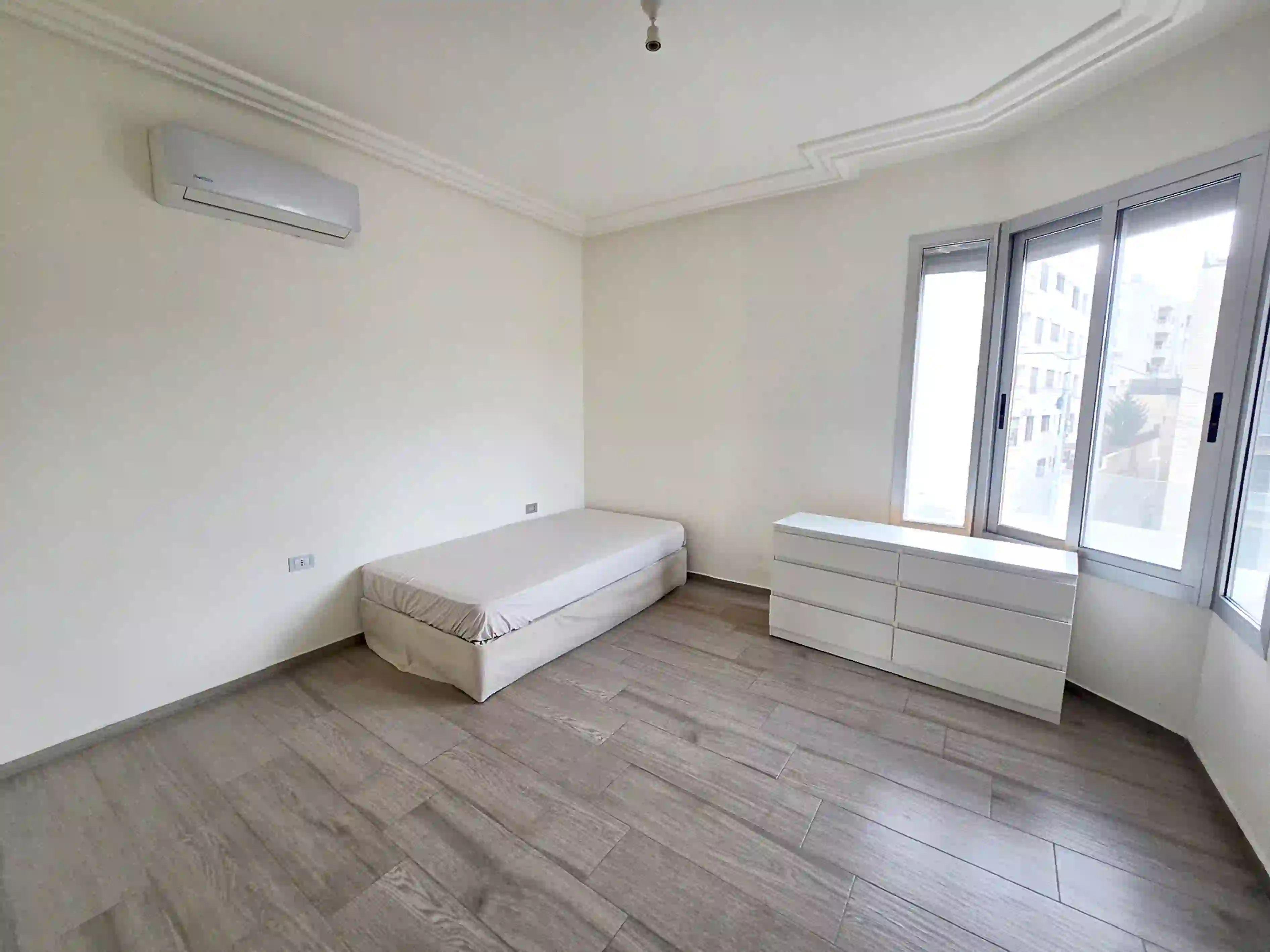 For rent Deir Ghbar Apartment - Image 10