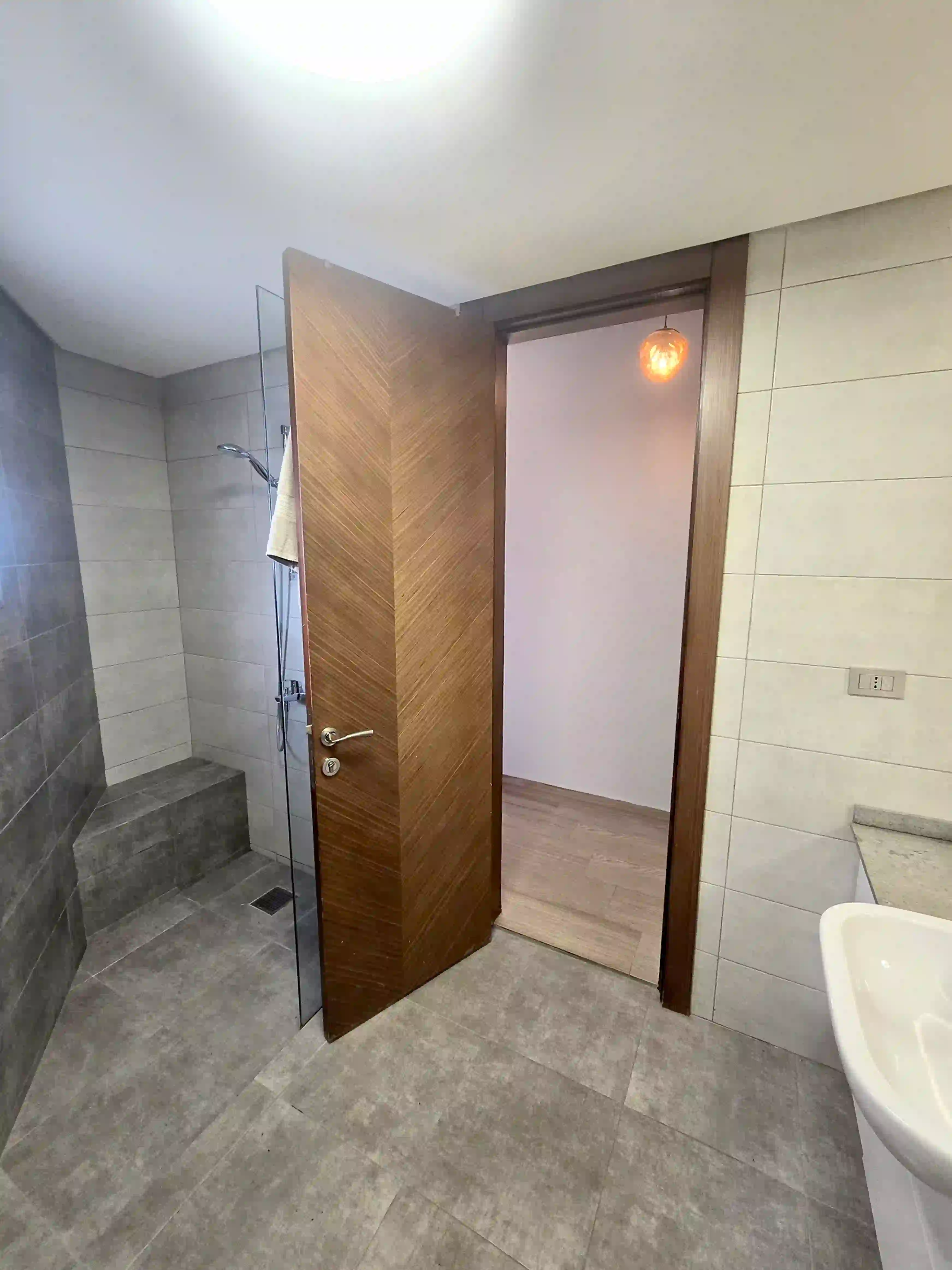 For rent Deir Ghbar Apartment - Image 14