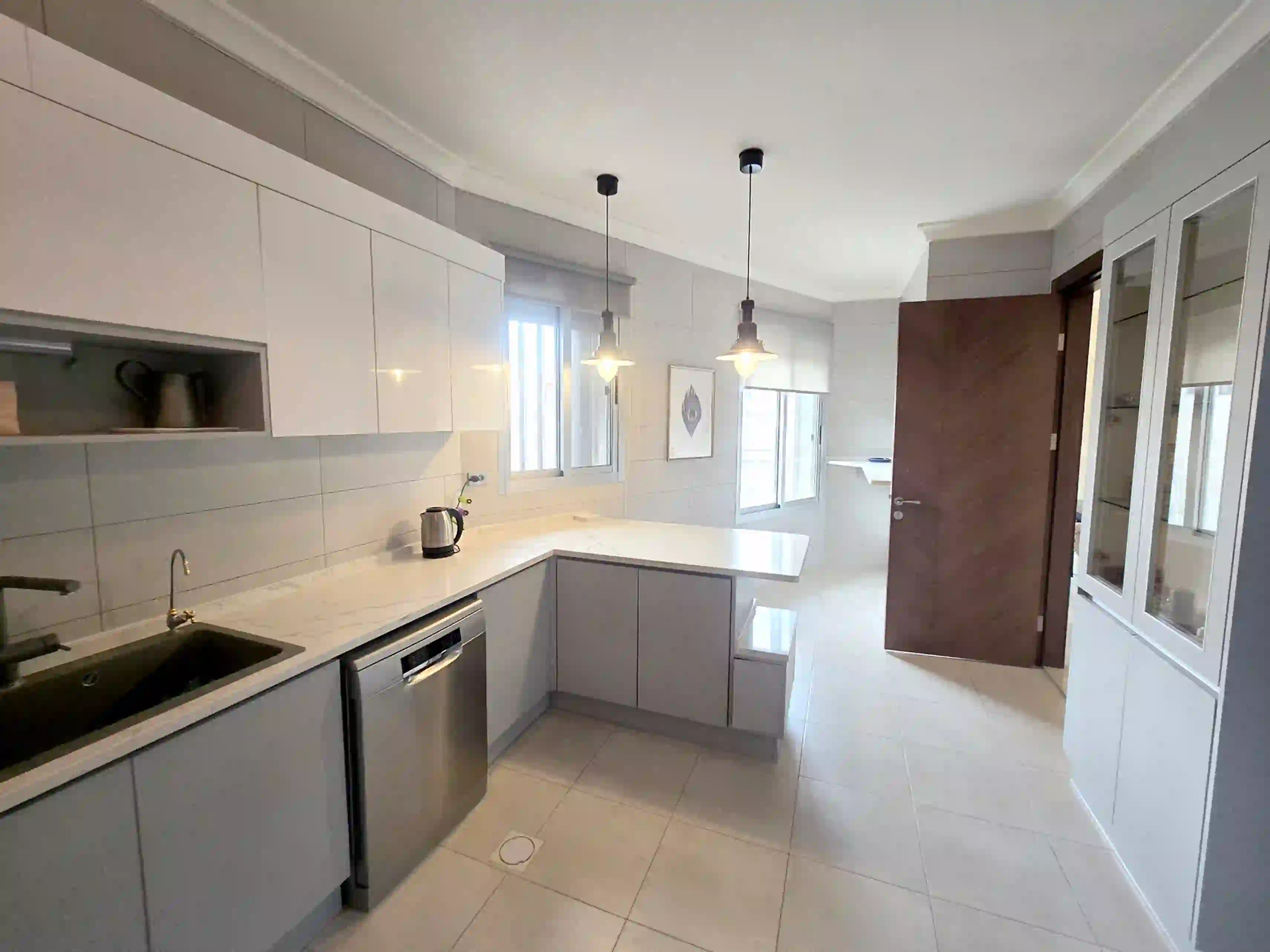 For rent Deir Ghbar Apartment - Image 6