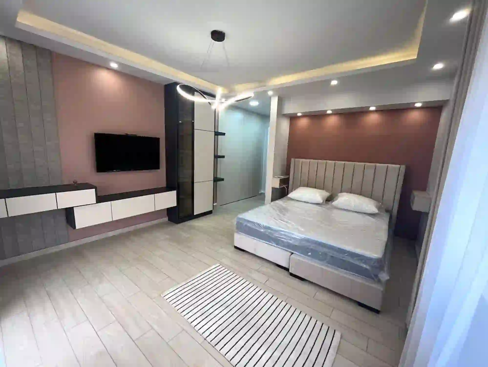 Furnished modern 4-bedroom apartment for annual rent in Jabal Al-Luweibdeh