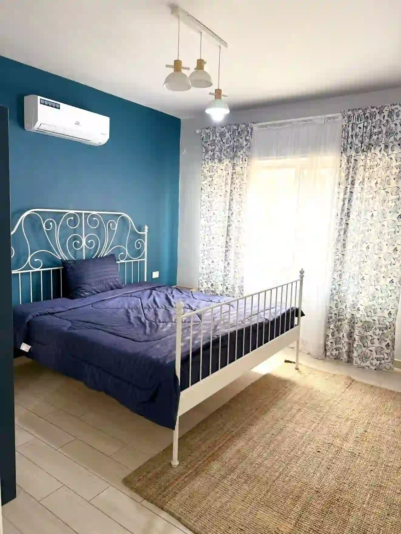 Furnished modern 4-bedroom apartment for annual rent in Jabal Al-Luweibdeh