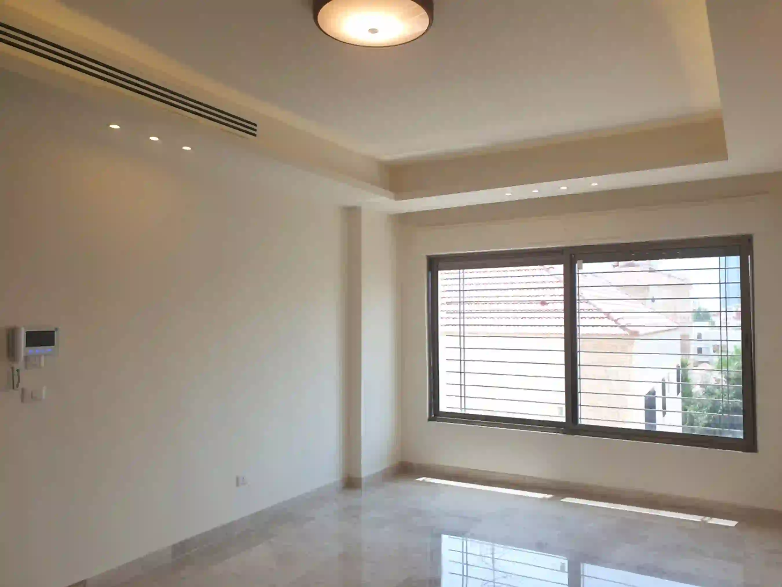 Luxurious 4-bedroom apartment for rent in Umm Uthaina 2