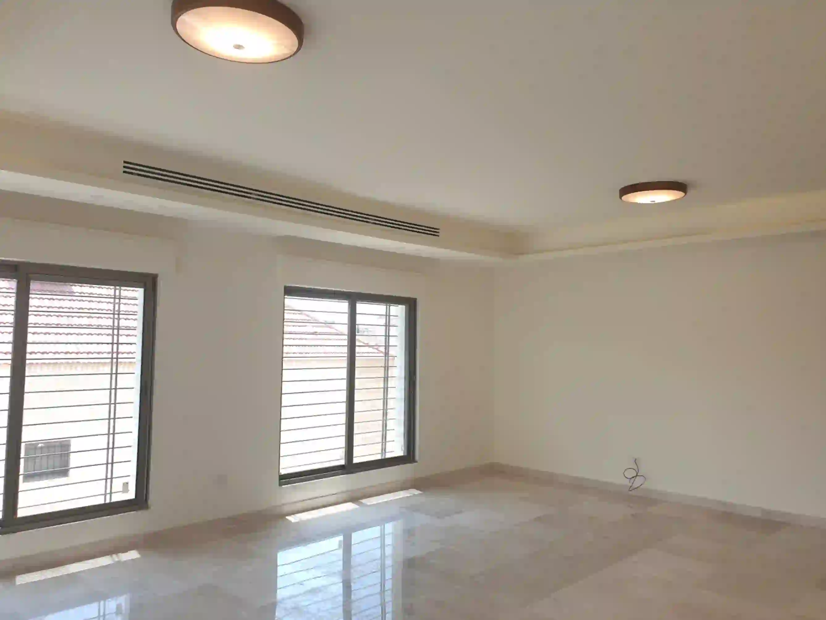 Luxurious 4-bedroom apartment for rent in Umm Uthaina 3