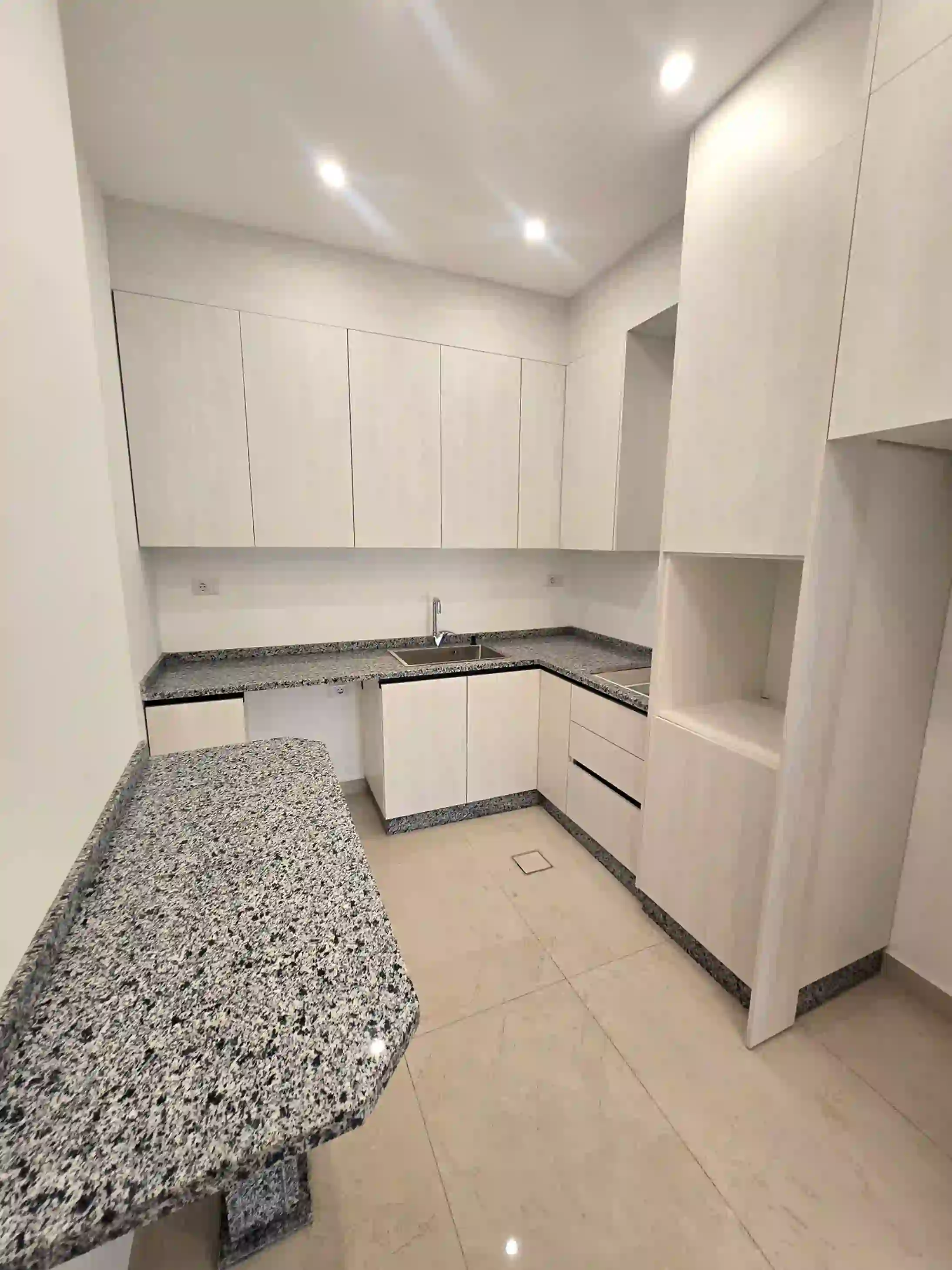 للايجار عبدون شقة - Image 3