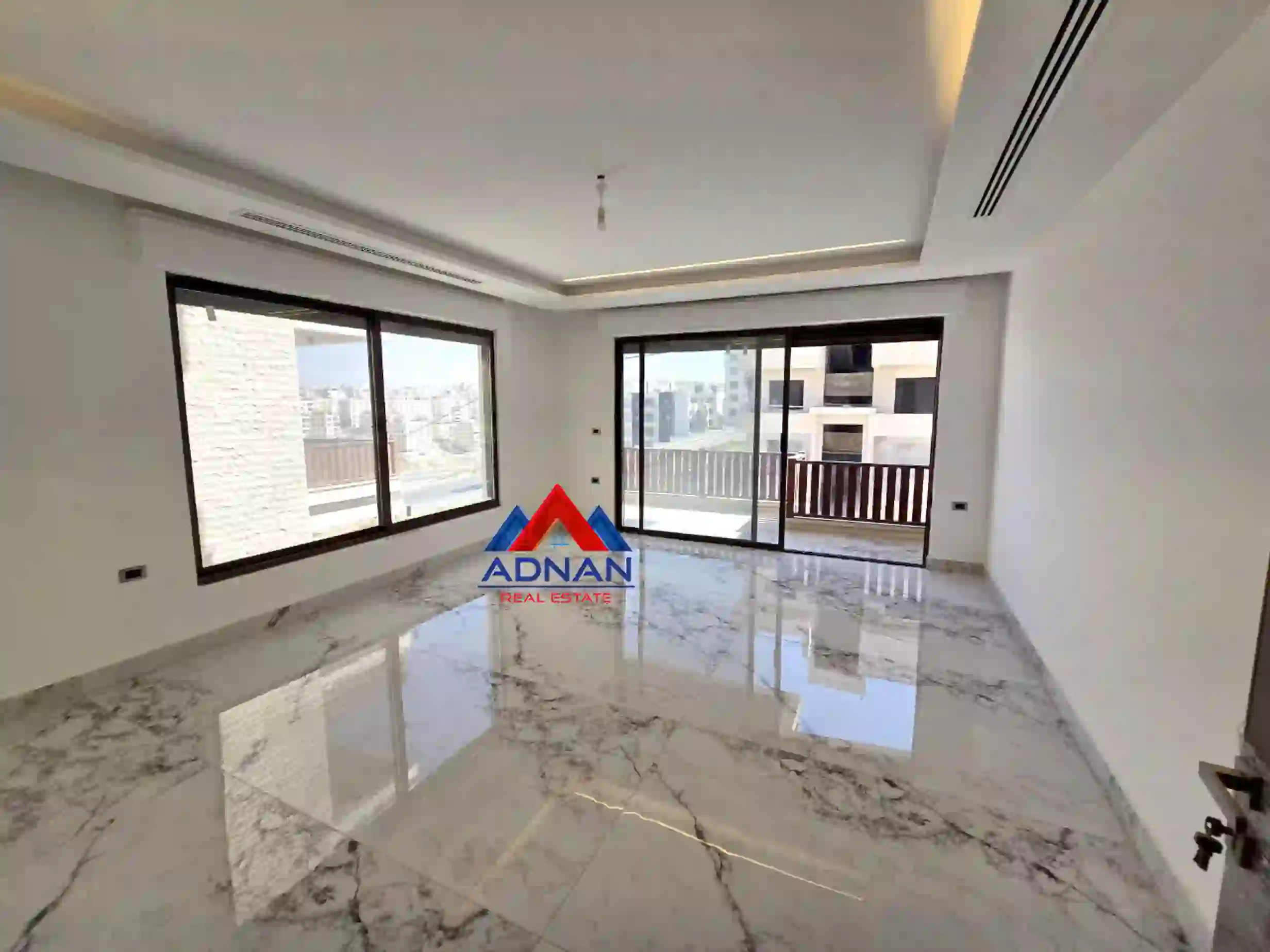 For sale Deir Ghbar Apartment - Image 1