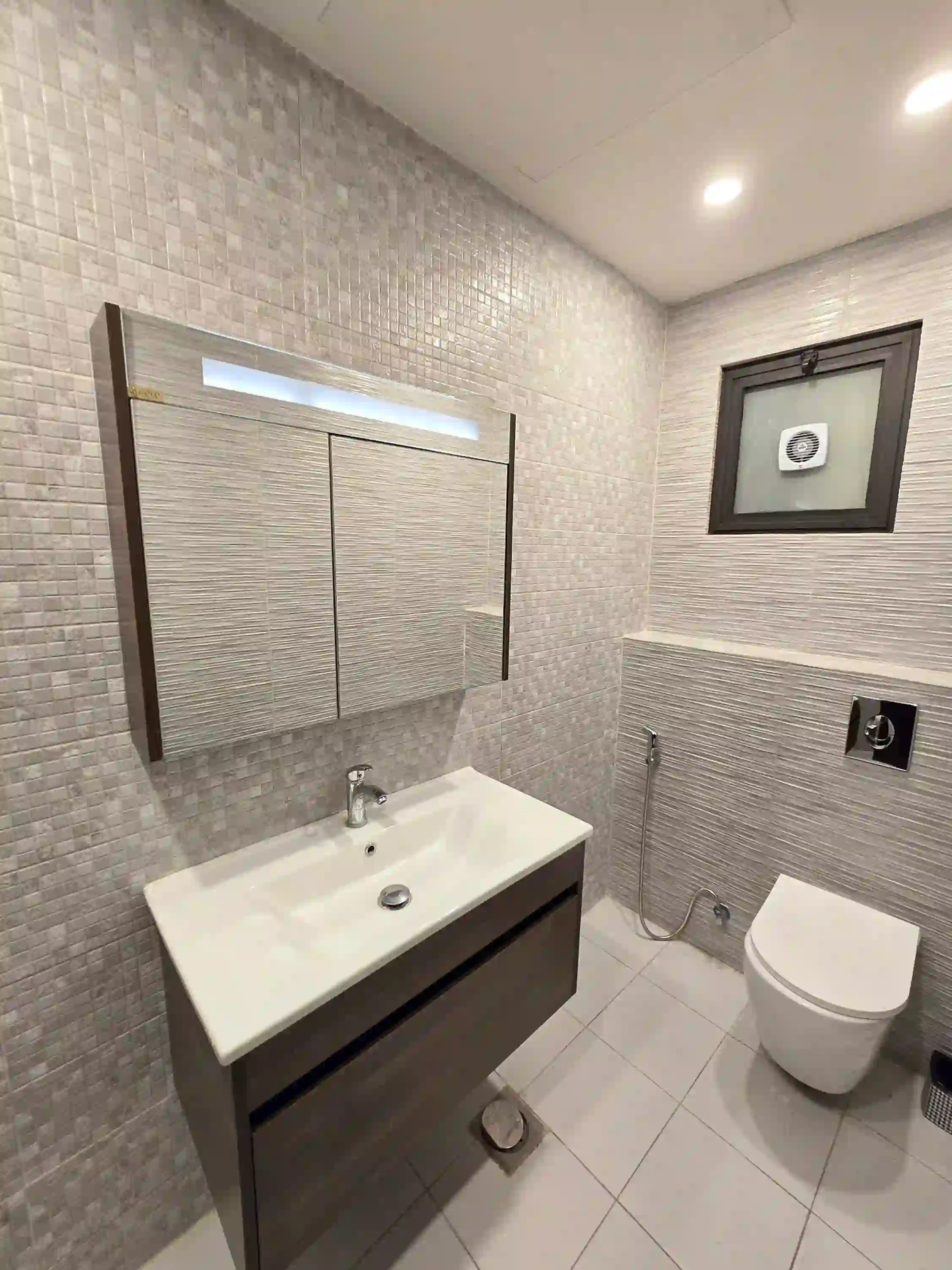 For rent Deir Ghbar Apartment - Image 11