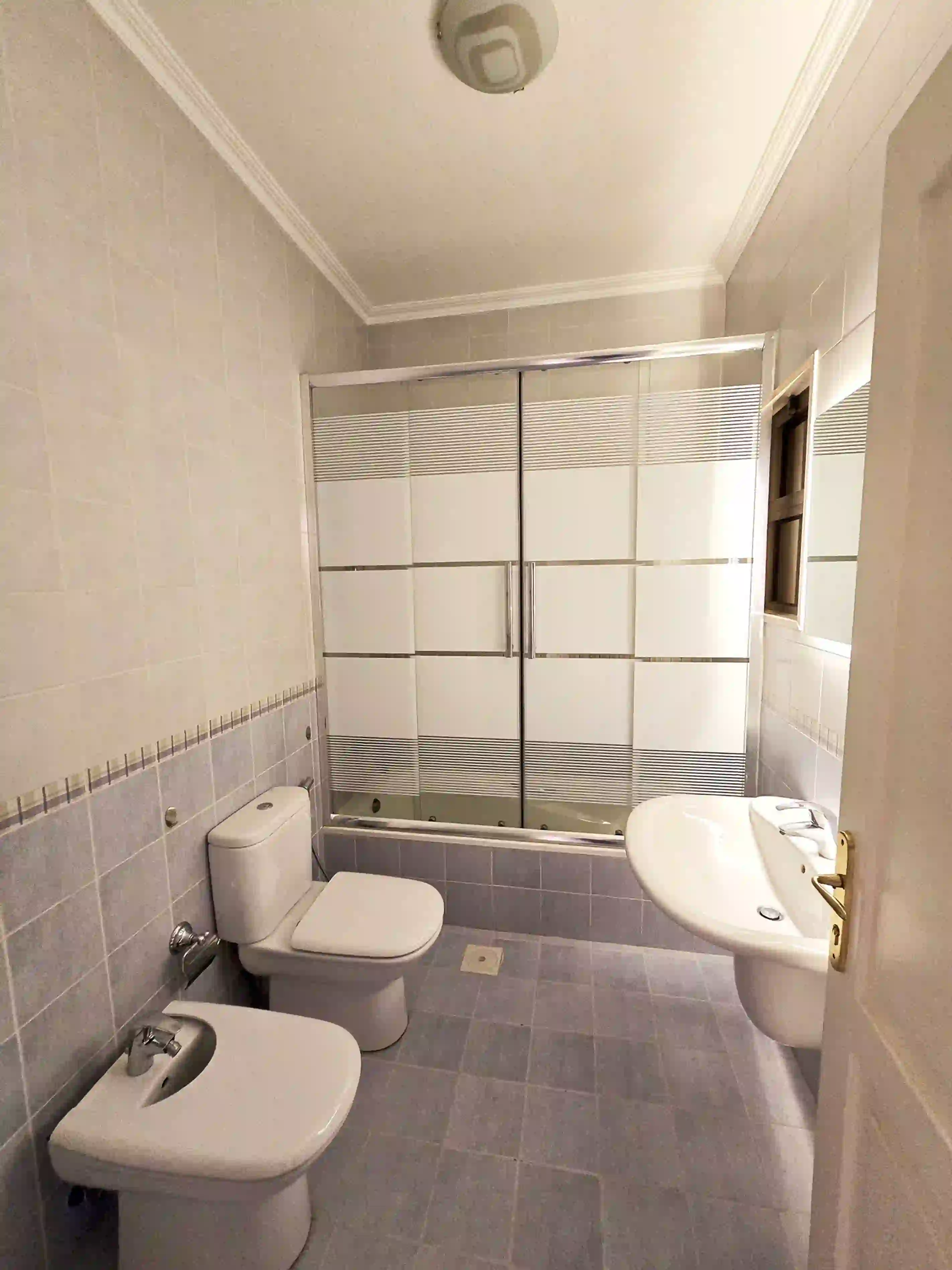 For rent Deir Ghbar Apartment - Image 12