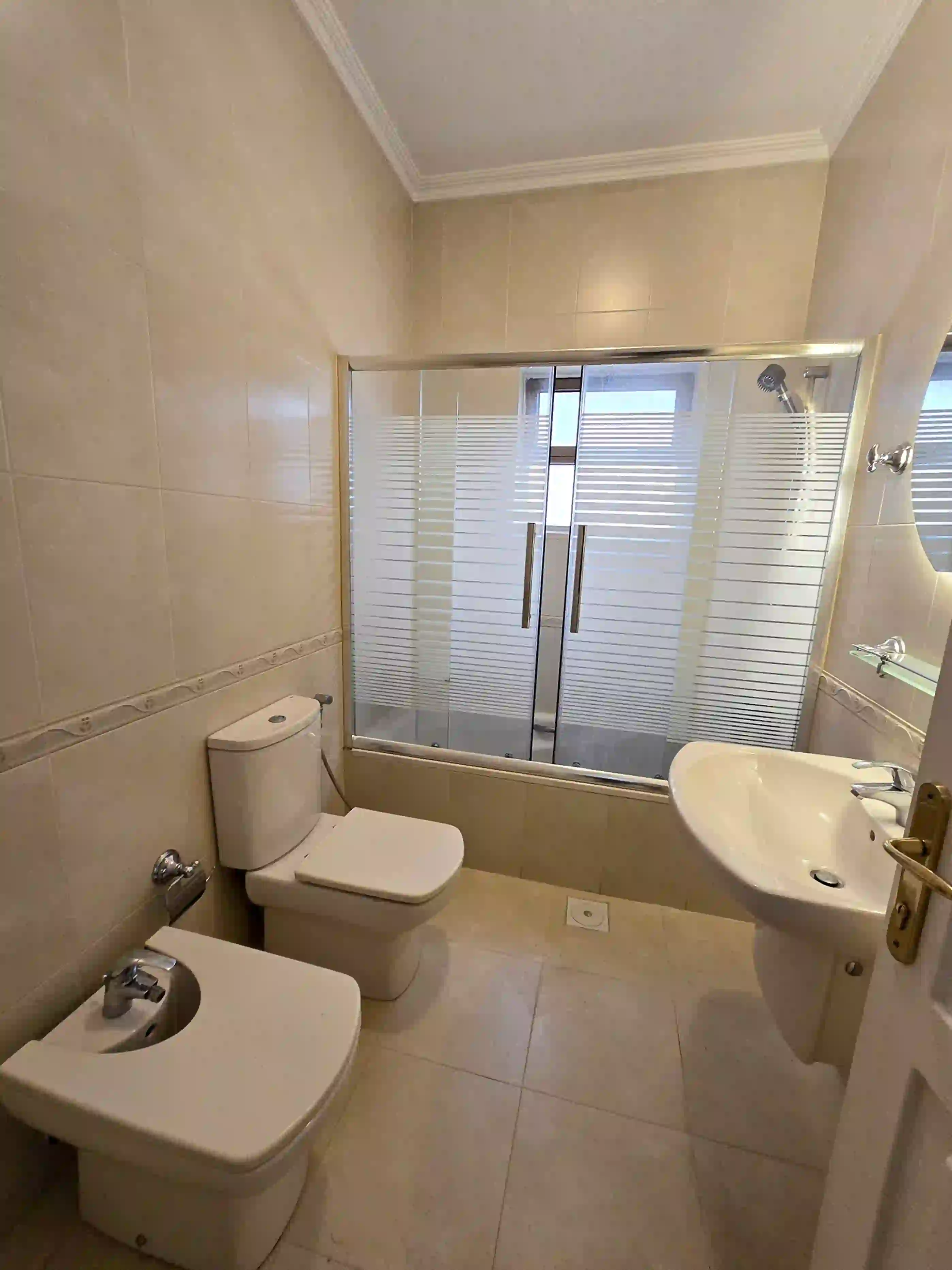 For rent Deir Ghbar Apartment - Image 13