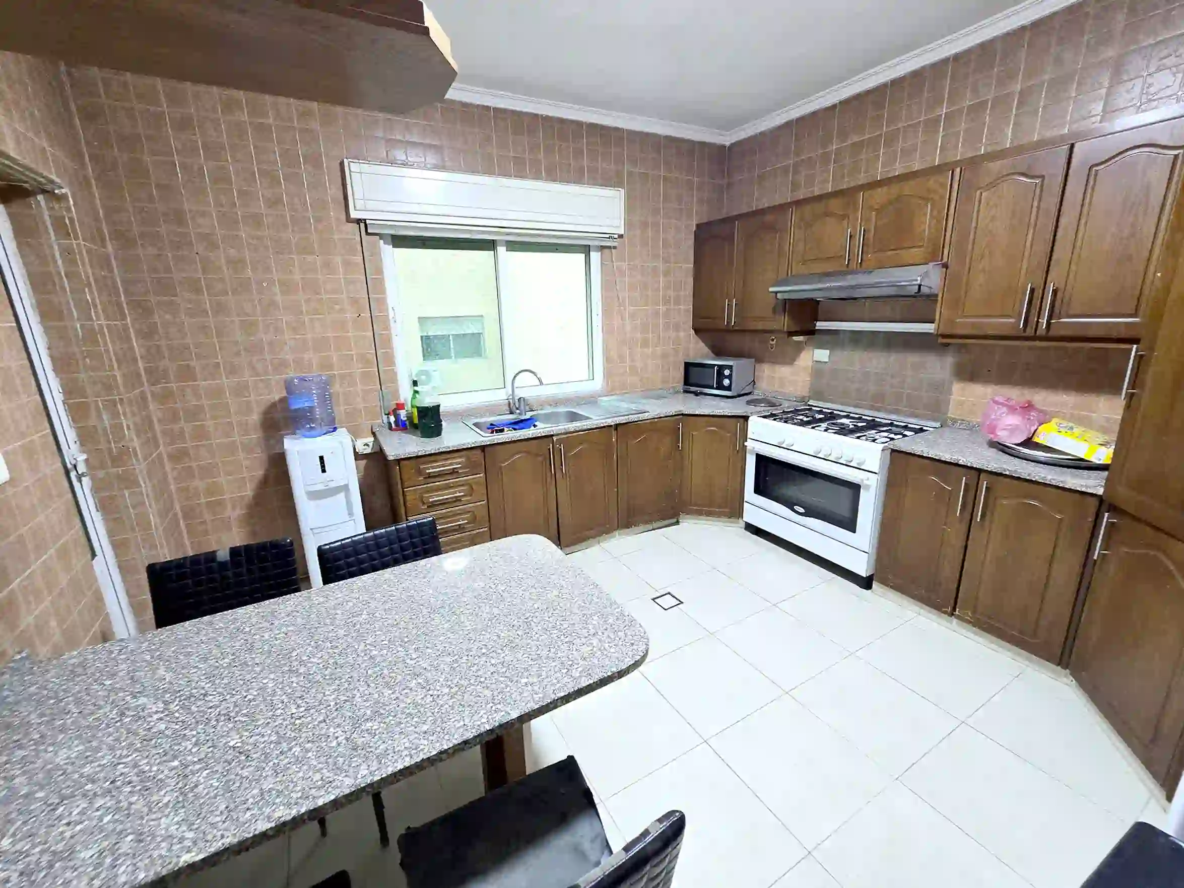 Tla Al Ali 3-Bedroom 182 sqm First Floor Apartment for Sale Near Sultan Market 76,000 JD 3