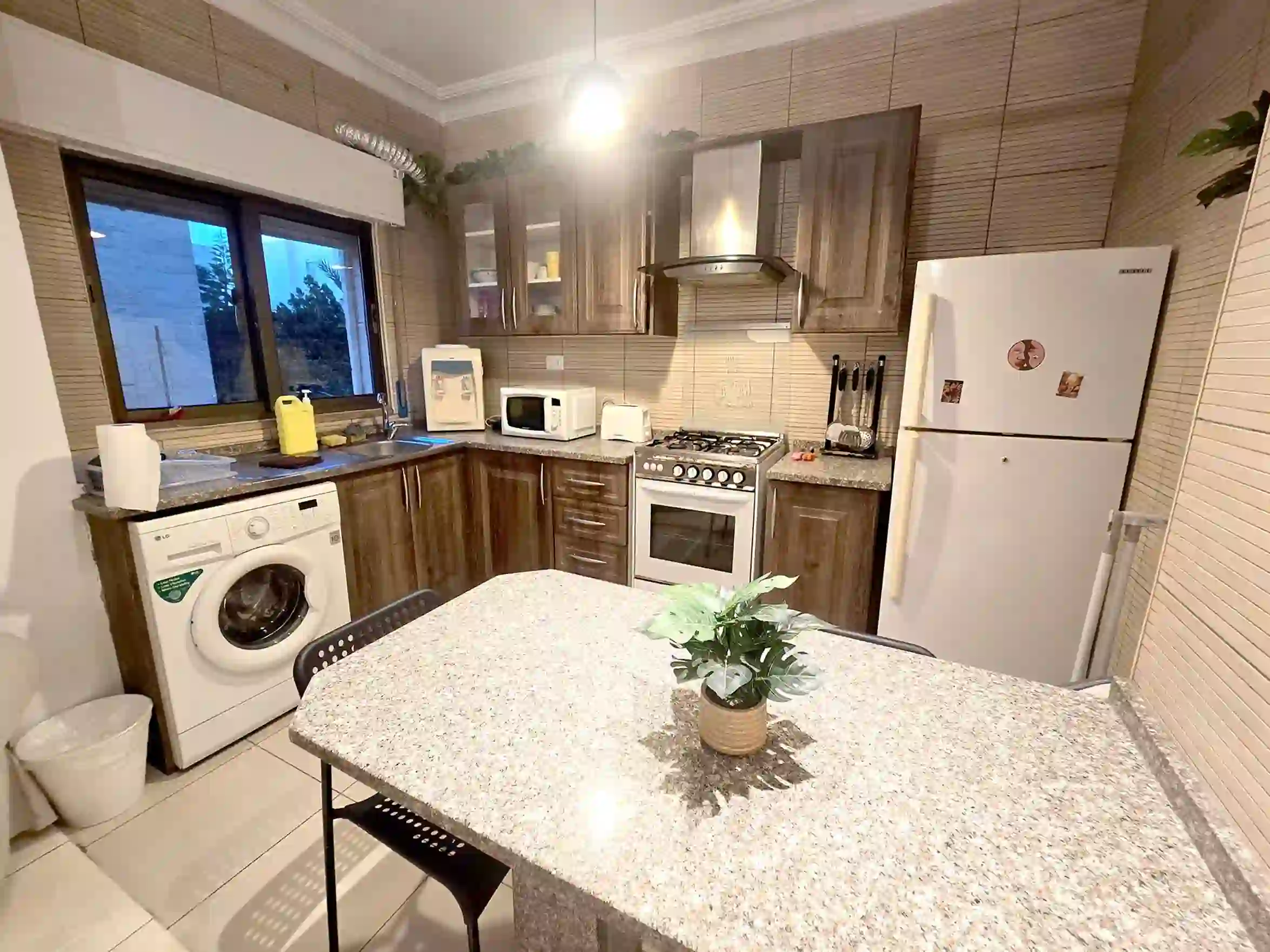 الصويفية شقة مفروشة نظيفة 2 نوم 80 متر طابق أول للإيجار السنوي 6500 دينار 3